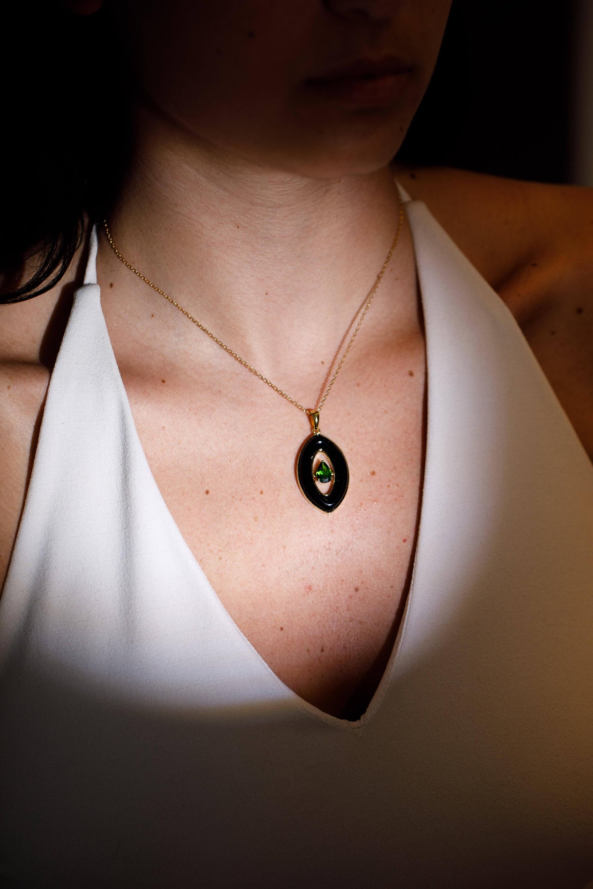 فيرّا — قلادة، صورة 2