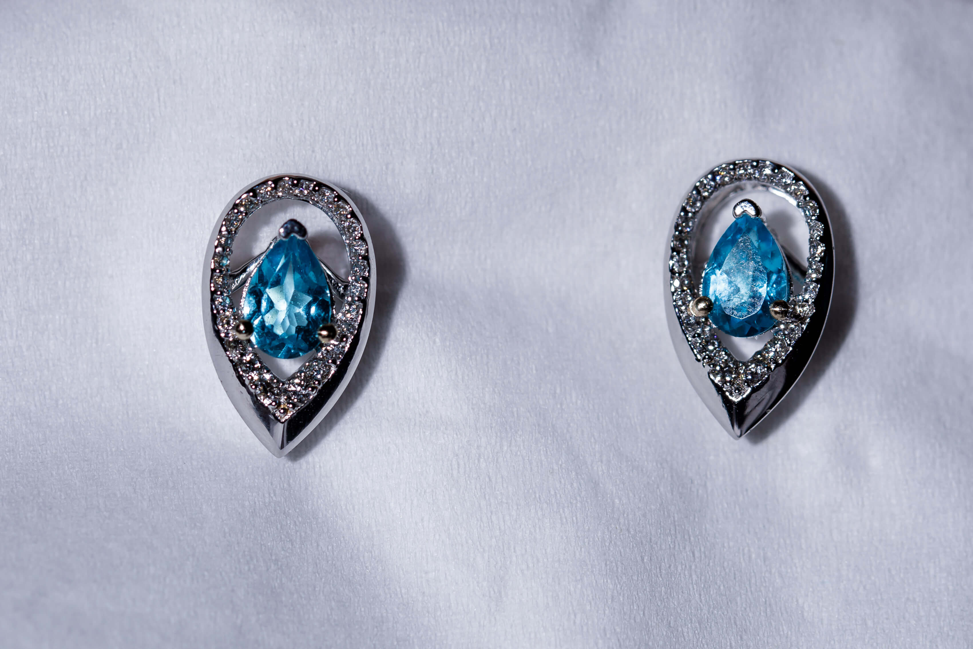 TEARDROP BLUE STUDS