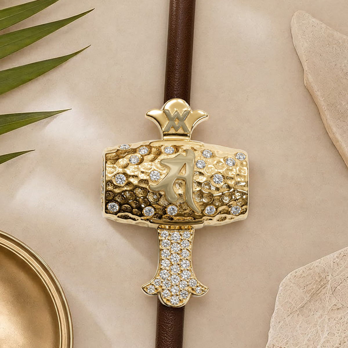 Signet Leather Bracelet | 18K Yellow Gold and Natural Diamond